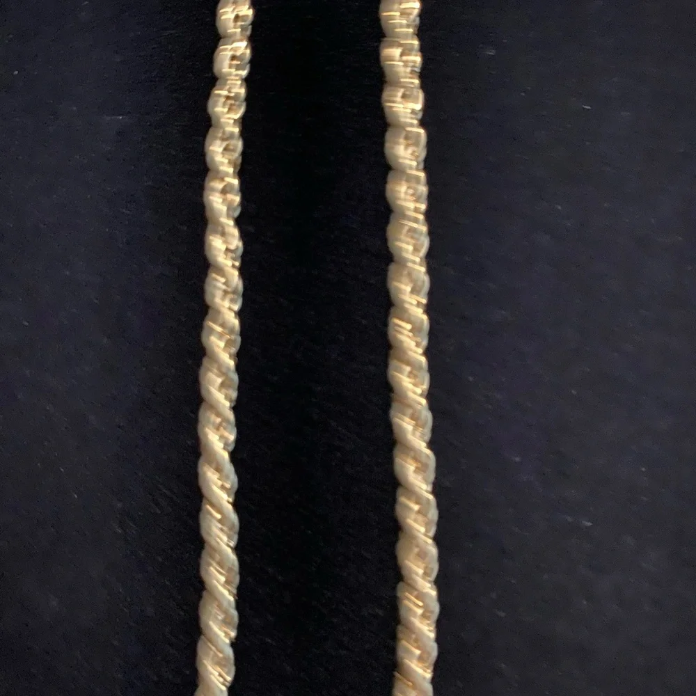 Two Goldtone Necklaces, Chain Link & Rope - Picture 3 of 5